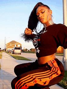 May 5, 2020 · Texas hip-hop star Megan Thee Stallion is baring it all – literally. The rap heavyweight has heated up social media to get fans pumped about the success of her “Savage” remix with a jaw ... 